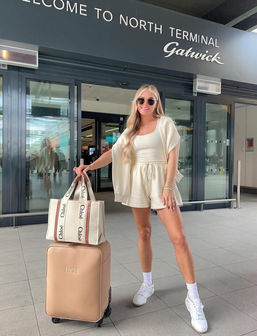 CHLOÉ Premium Quality Handbag – Complete Brand Presentation